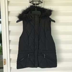 Laura Scott Faux Fur Detailed Hooded Puffer Vest